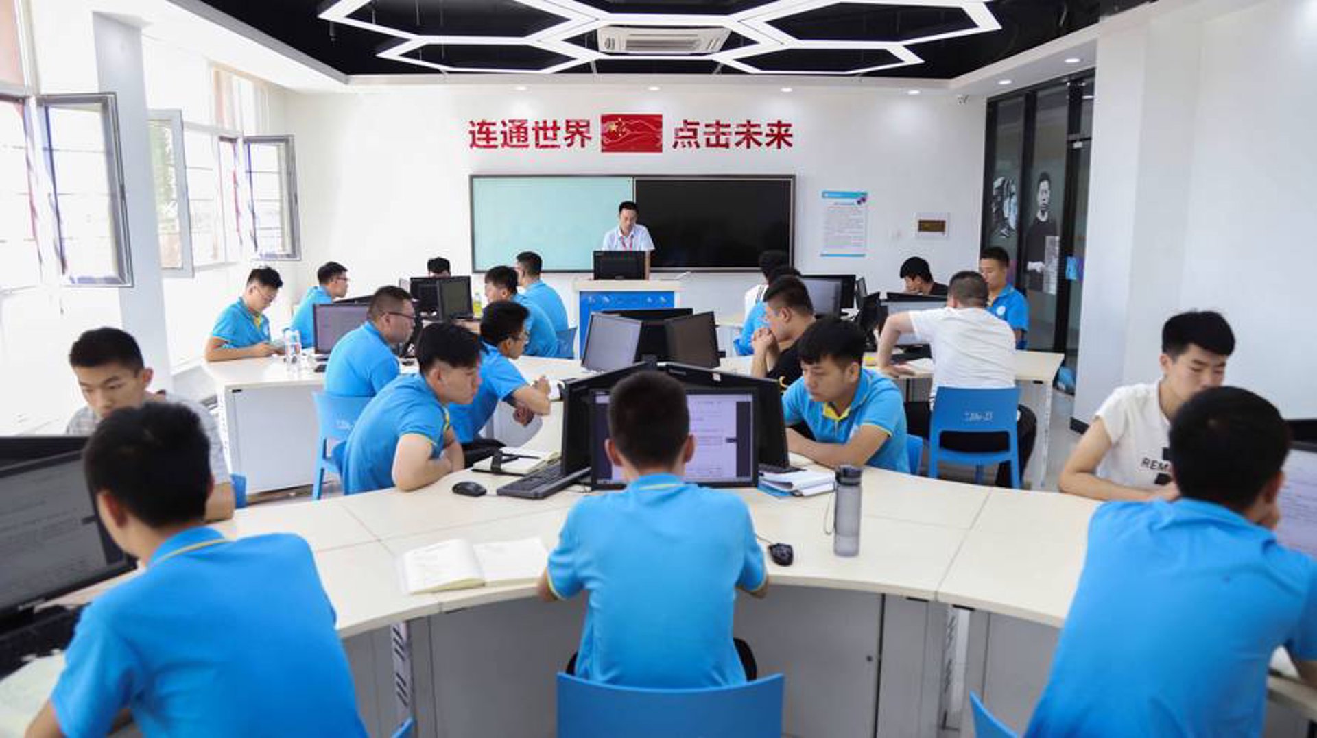 极鼎网络科技